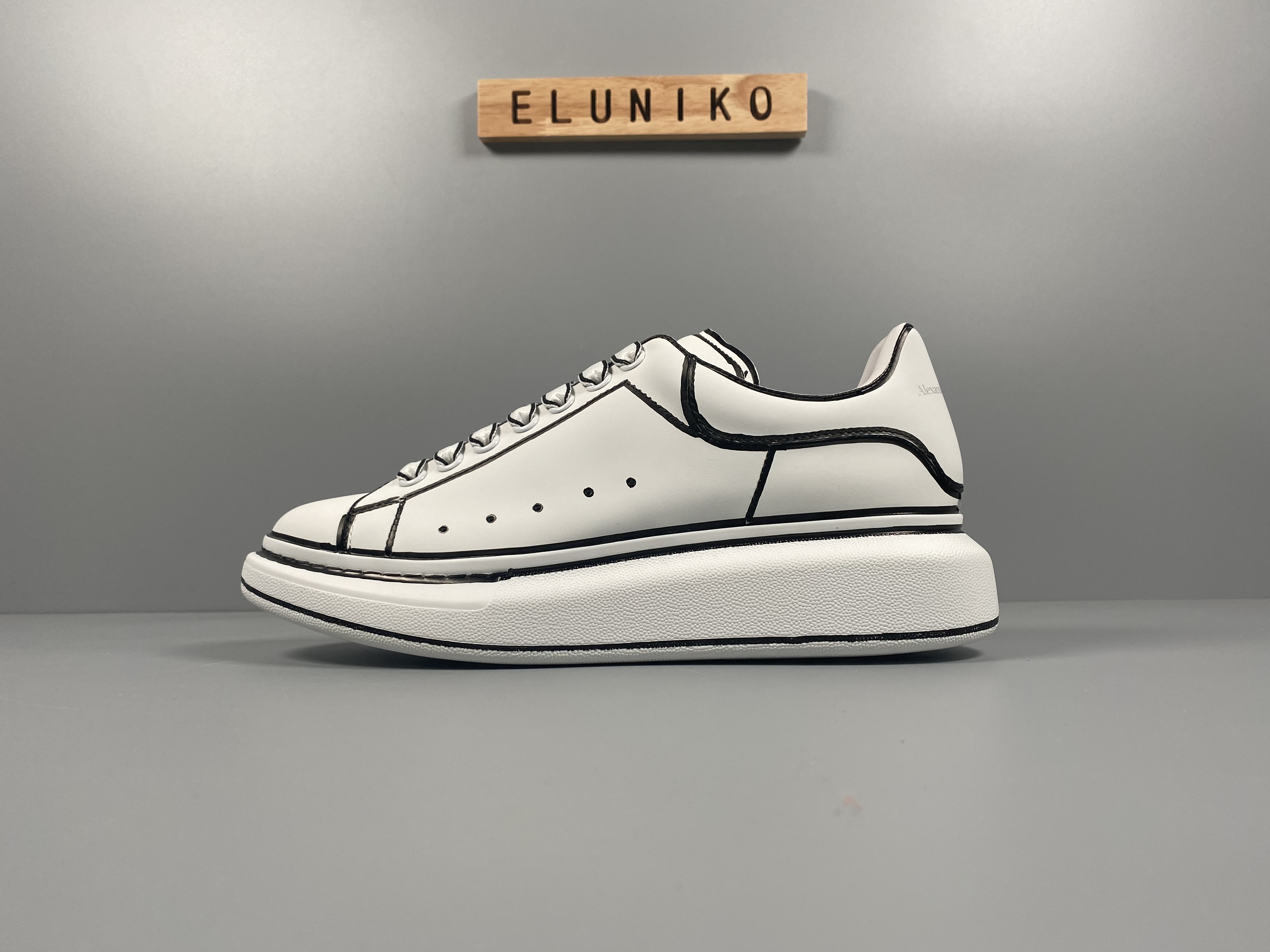 알렉산더 맥퀸 화이트