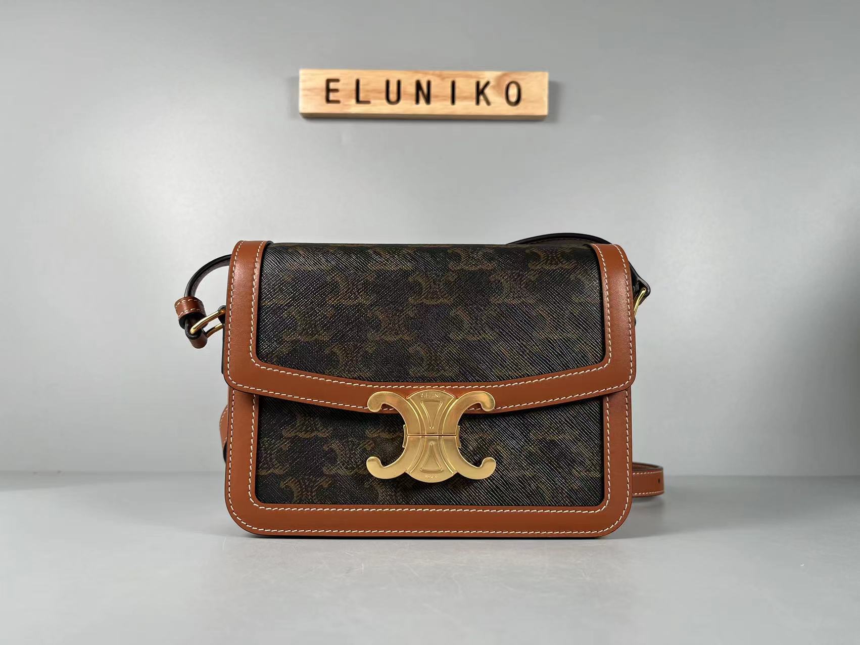 트리오페 박스백 (18.5*13.5*7cm)