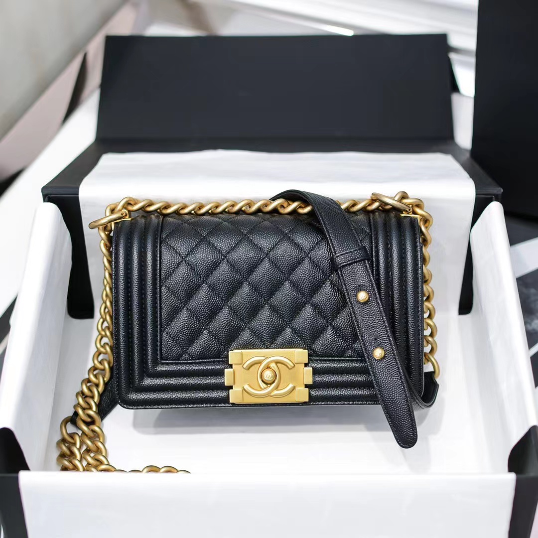 (정품급) 샤넬 보이백 캐비어 20cm