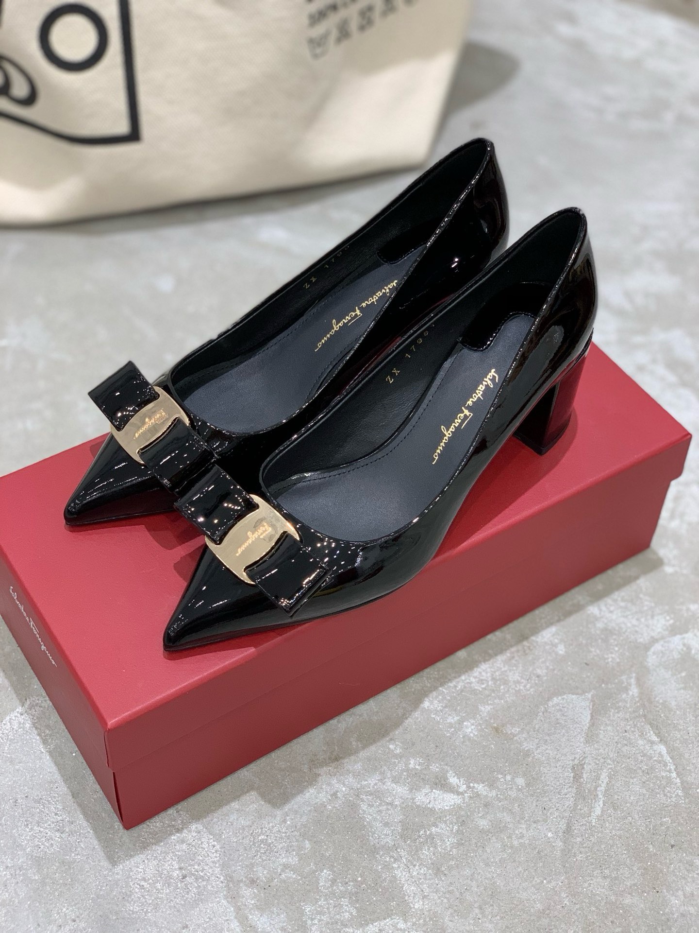 페라가모 구두 (굽5.5cm)