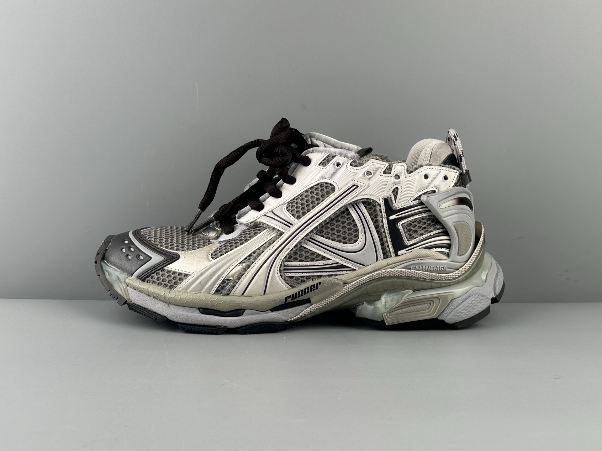 발렌시아가 러너 Runner