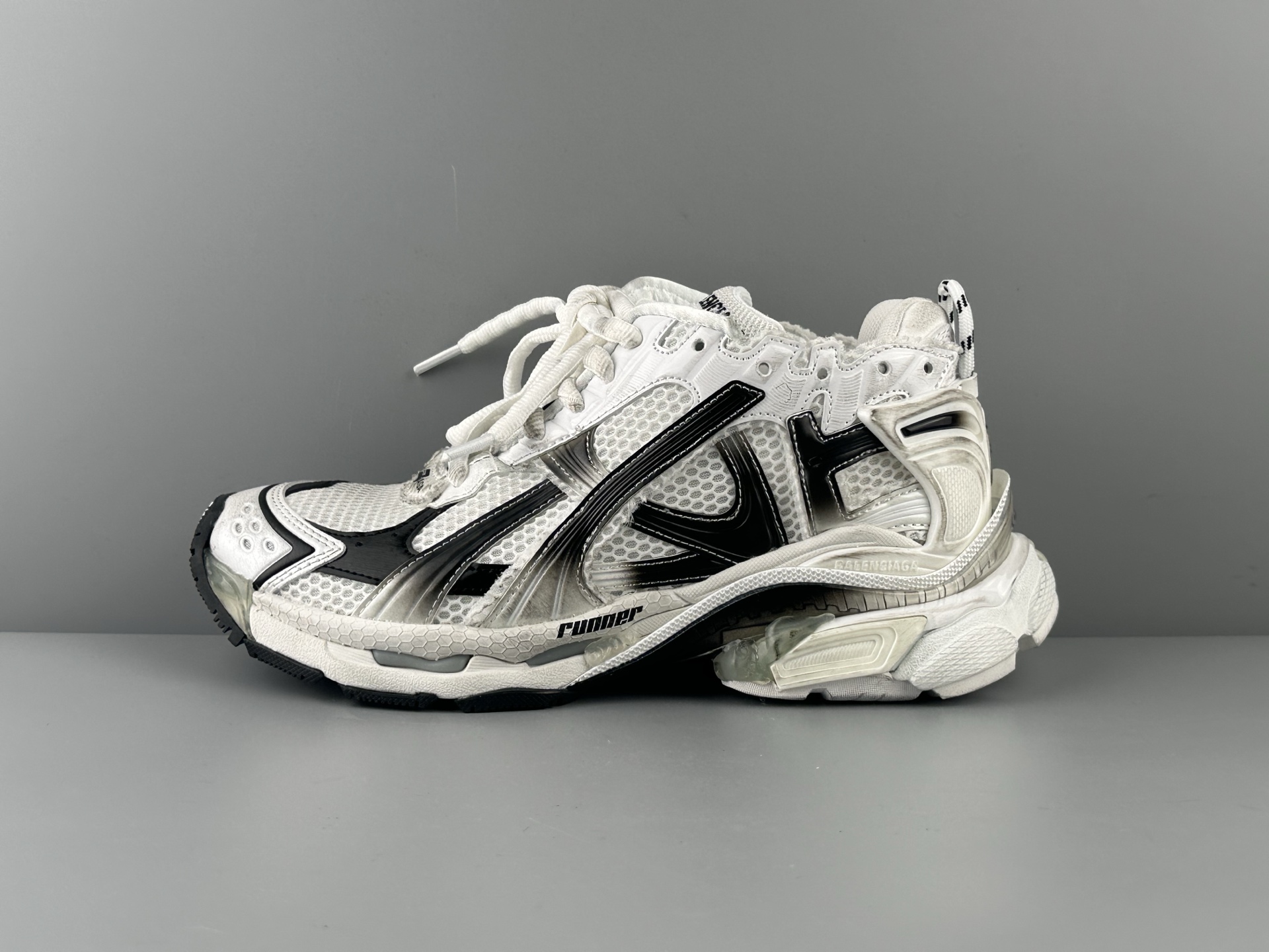 발렌시아가 러너 Runner