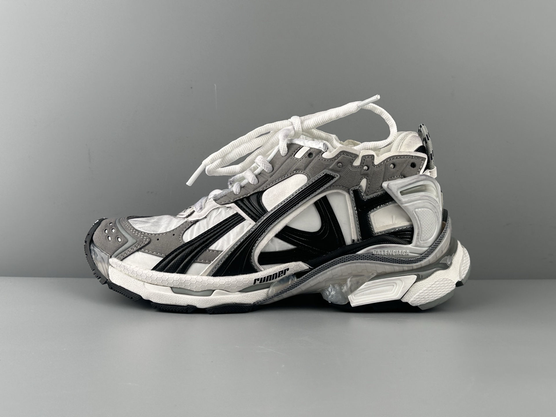 발렌시아가 러너 Runner