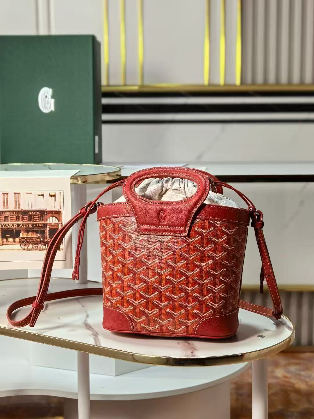 고야드 벨루가 미니백 (23*18.5*8cm)