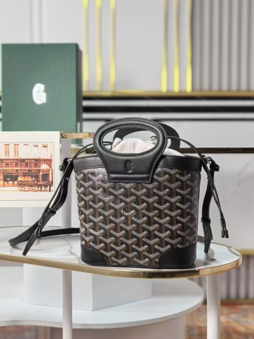 고야드 벨루가 미니백 (23*18.5*8cm)