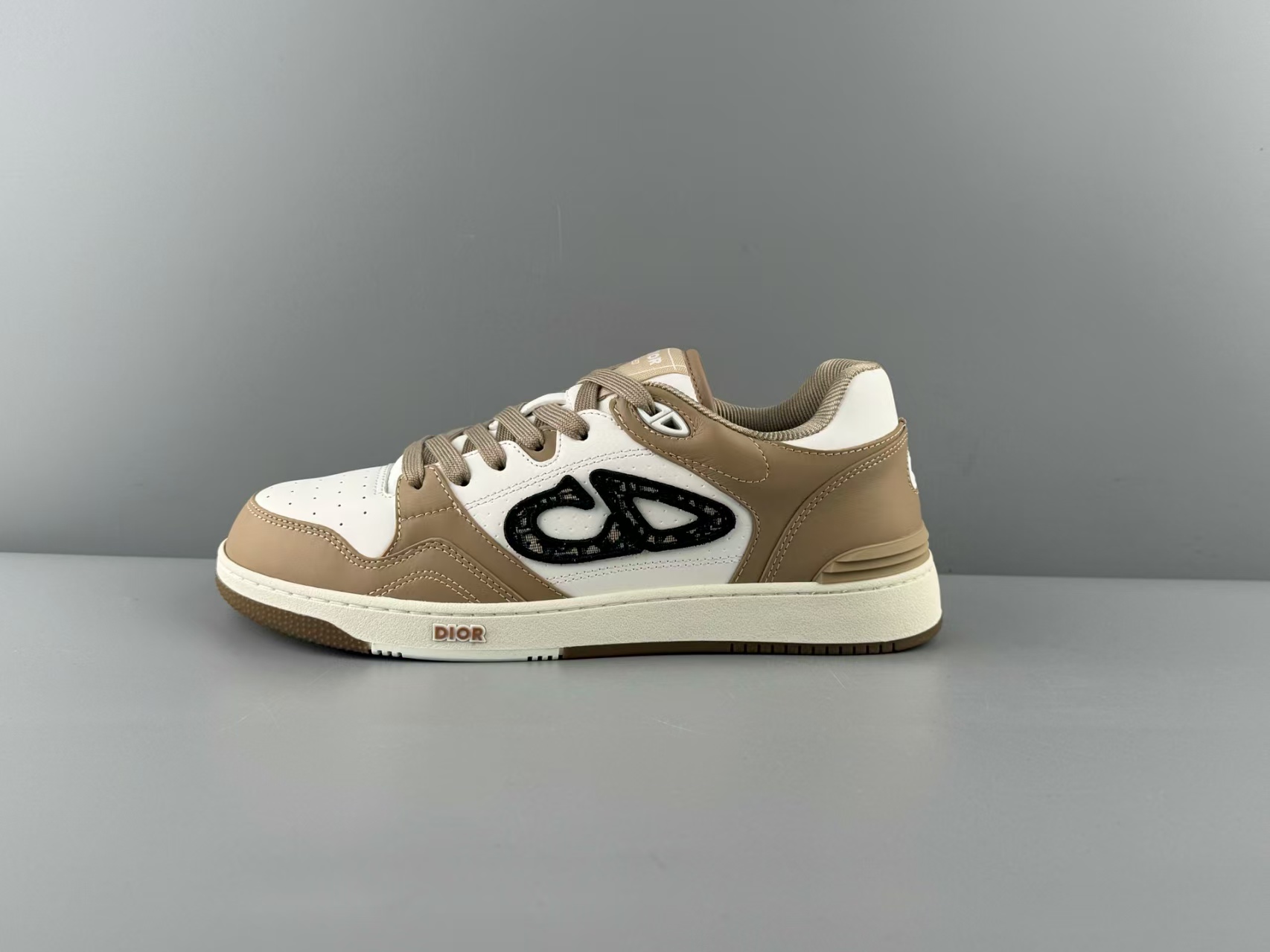 DIOR AND KAWS B57 Dribble