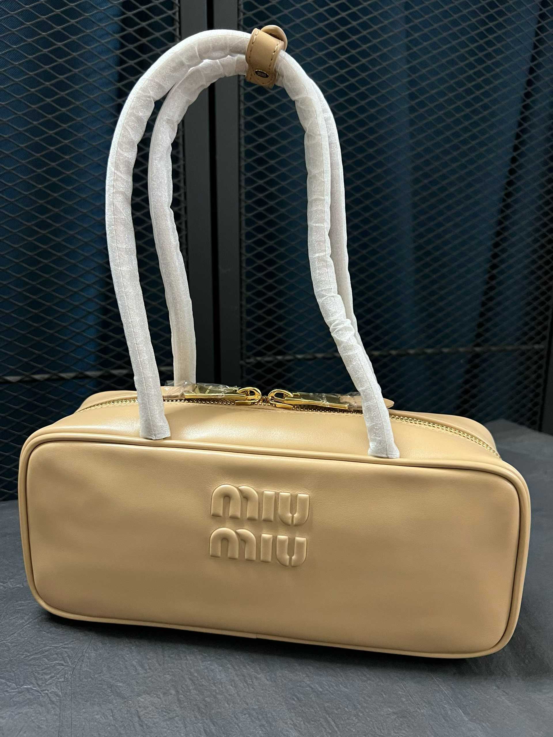 Miumiu Beau (28*8*11.5cm)