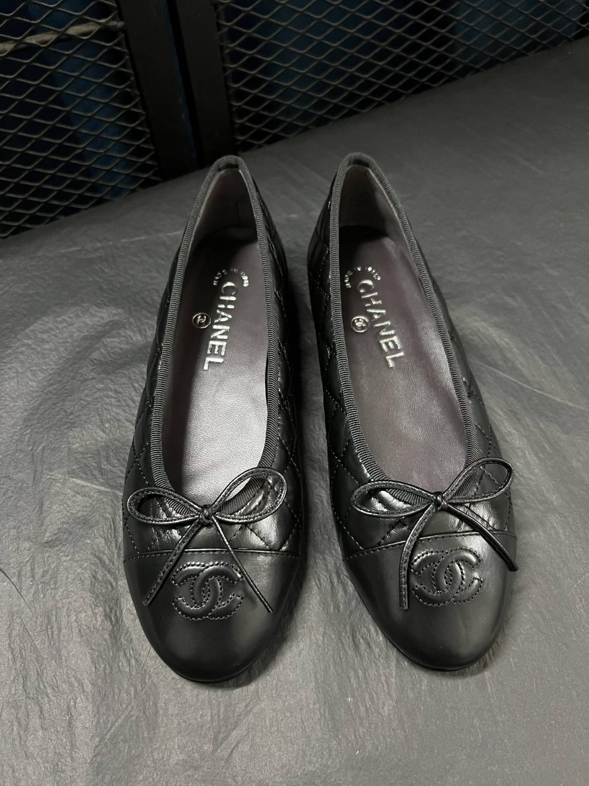 Chanel Shoes(Glossy surface)