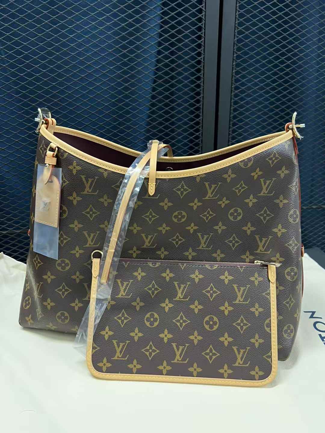 LV Carryall MM (39*15*30cm)
