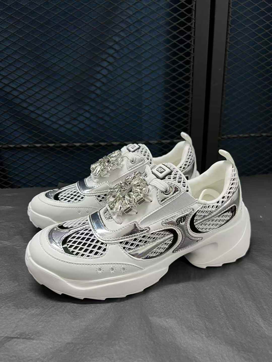 Roger Vivier Viv on the Run 5cm