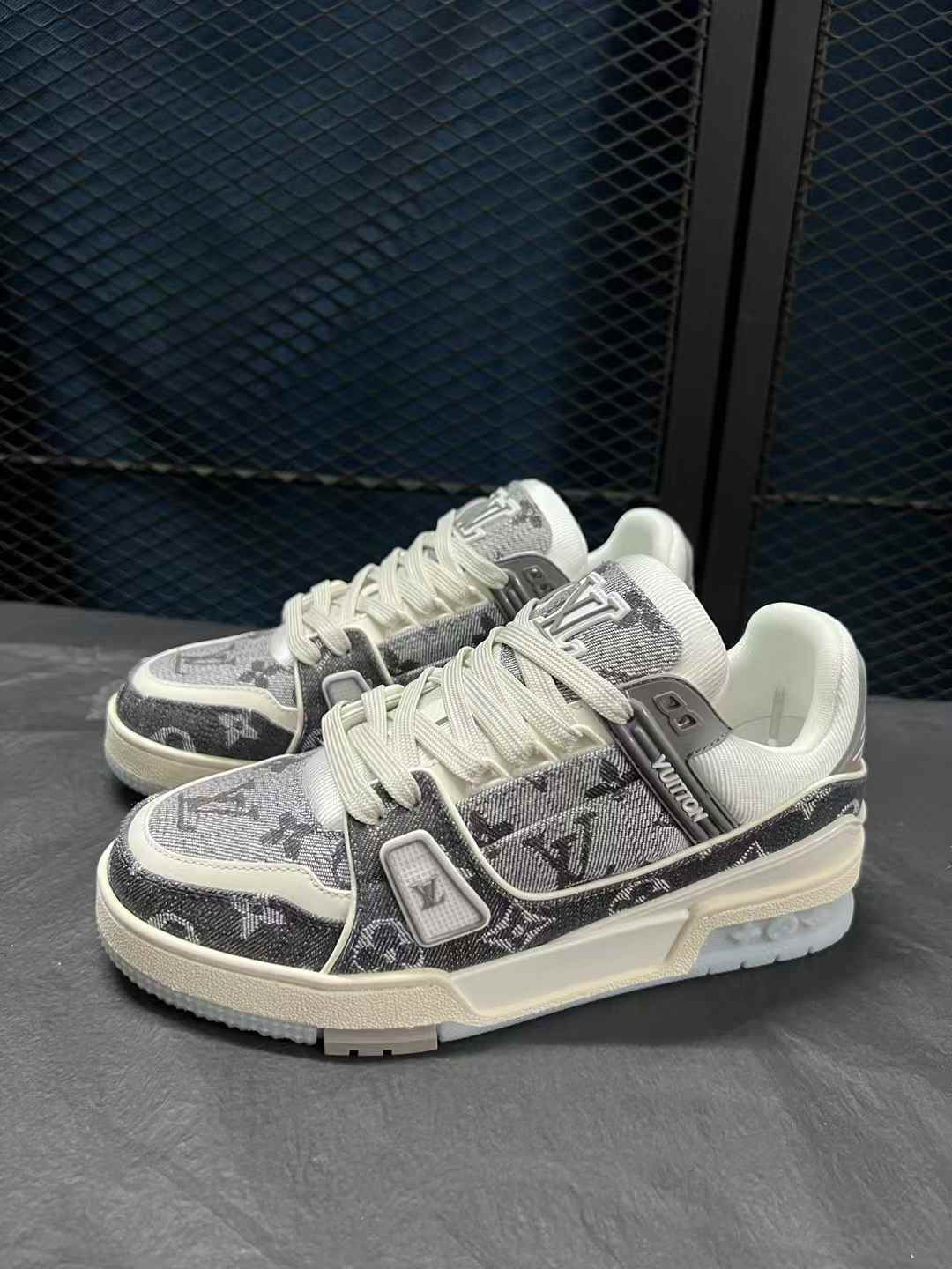 Lv Trainer
