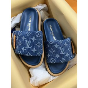 LV Pool Pillow Comfort