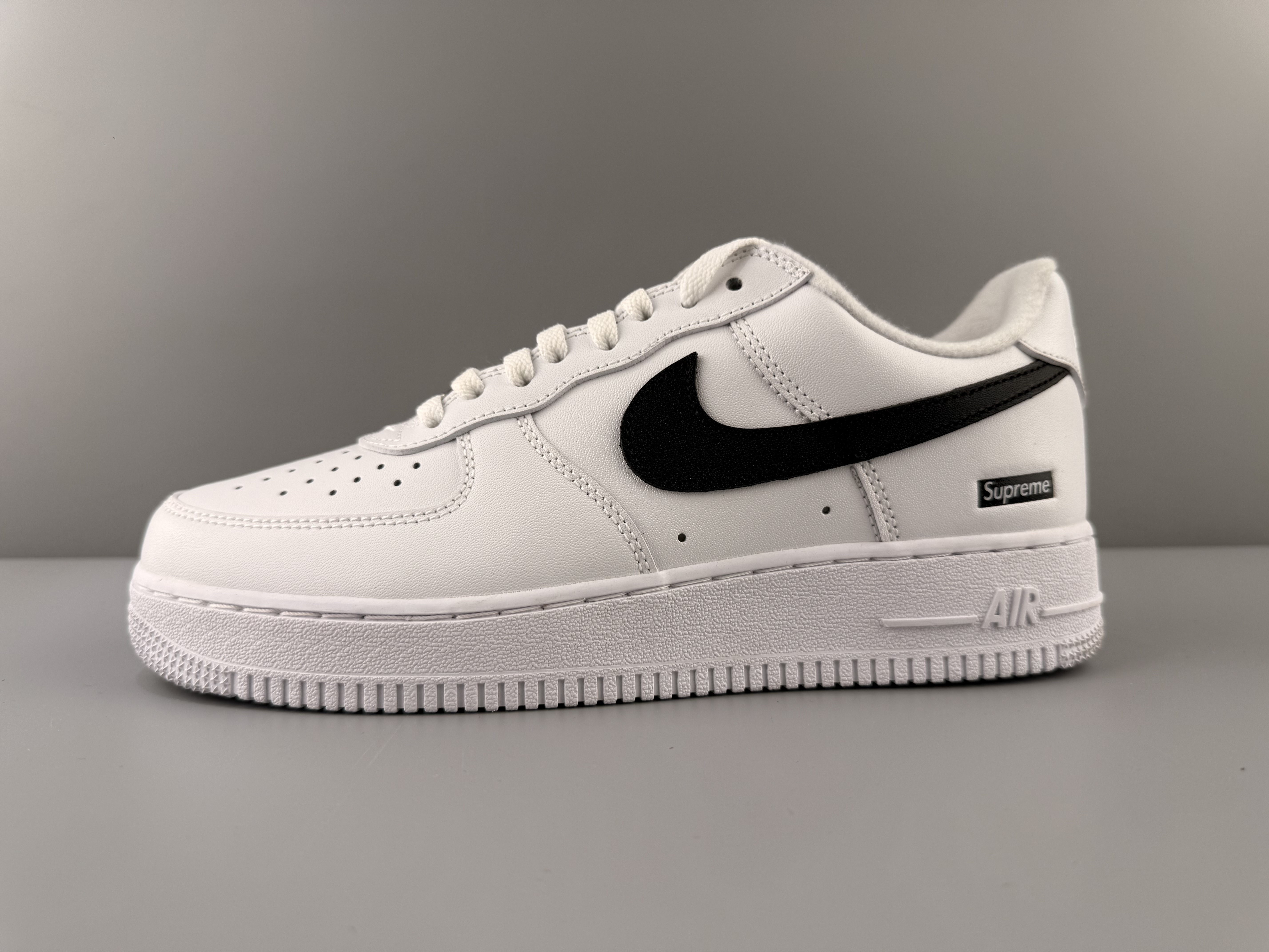 Nk AIR Force 1 Low x Supereme